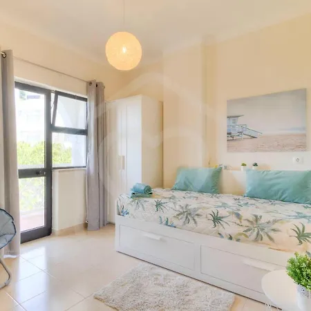 Villas2Go2 Navy Apartment Apartment
