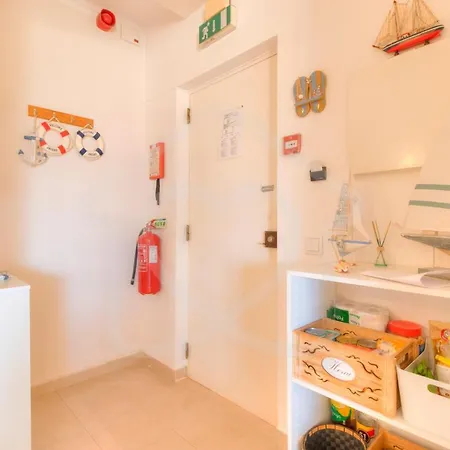 Villas2Go2 Navy Apartment Apartment