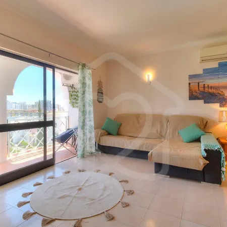 Villas2Go2 Navy Apartment Apartment