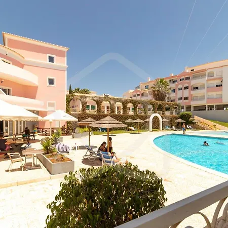 Villas2Go2 Navy Apartment Apartment