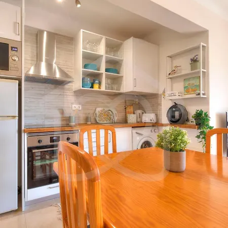 Villas2Go2 Navy Apartment *